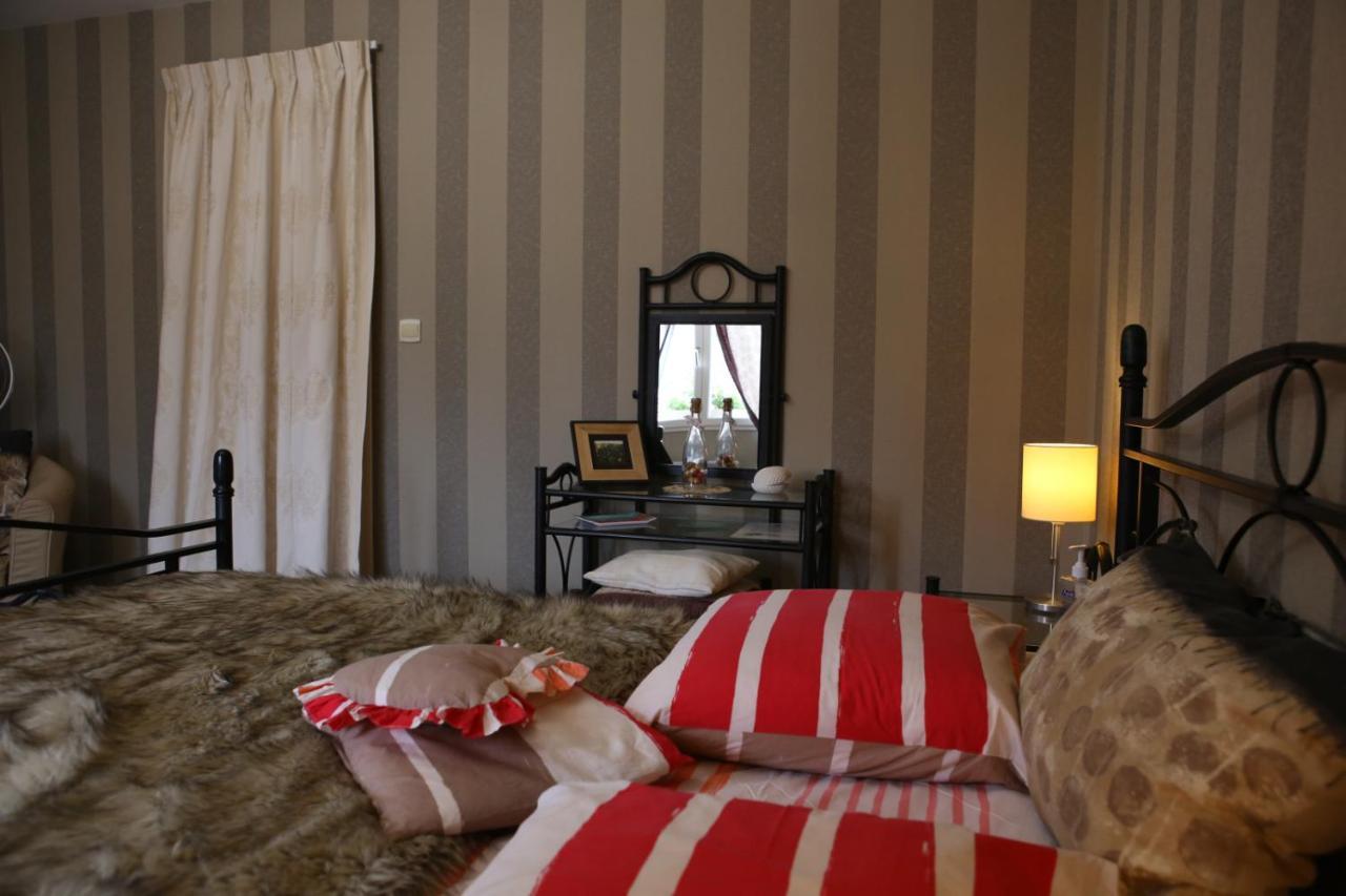 Au Coeur Des Vignes Bed & Breakfast Epernay Bagian luar foto